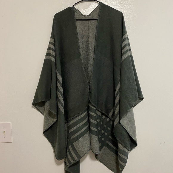 BB Dakota Poncho - Picture 7 of 8